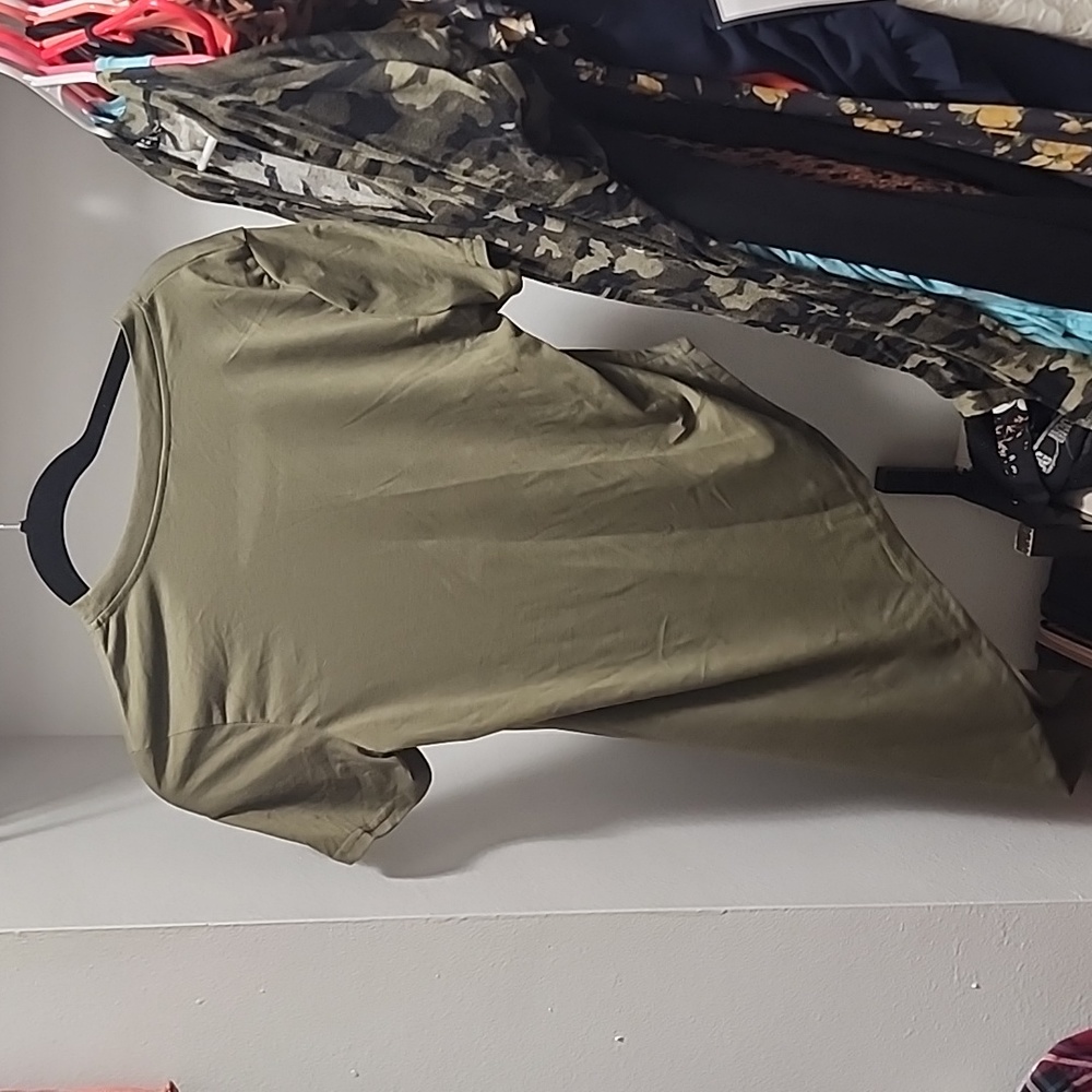 shirt - Picture 3 of 3